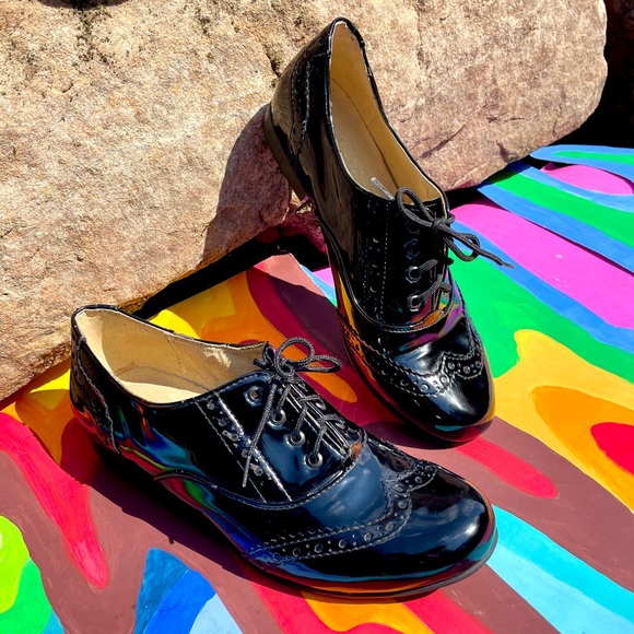 Black patent leather Women's Oxford Shoes size 6 - Picture 1 of 8